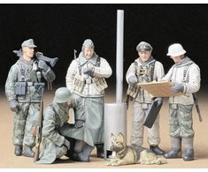 Tamiya Vokiečių kareiviai lauko pasitarime 1/35 figūrėlių rinkinys 35212