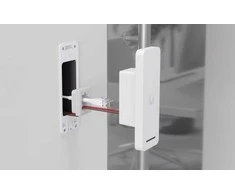UBIQUITI ACCESS ULTRA. PRIEIGOS SKAITYTOJAS SU ĮSTATYTU STABULU, VEIKIANČIUI VISIŠKAM VIENŲ DURŲ ĮĖJIMO VALDYMUI IŠ VIENO ĮRENGINIO