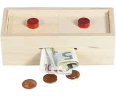 Triukų dėžutė piniginėms dovanoms Fridolin su rankenėlėmis, medinė