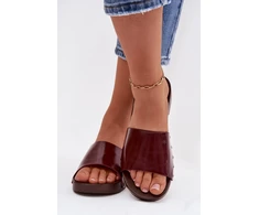 Boto Moteriškos burgundiškos šlepetės su kniedėmis