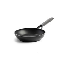 KitchenAid - Klasikinė kaltinio aliuminio keraminė keptuvė - juoda - 20 cm
