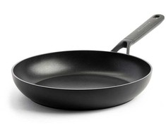 KitchenAid - Klasikinė kaltinė keptuvė - juoda - 28 cm