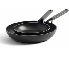 KitchenAid - Klasikinis kaltinių keptuvių rinkinys - juodas - 20 cm + 28 cm