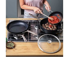 KitchenAid - Kaltinė grūdinto aliuminio keptuvė su dangčiu ir pagalbine rankena - juoda - 28 cm
