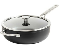 KitchenAid - Kaltinė grūdinto aliuminio keptuvė su dangčiu ir pagalbine rankena - juoda - 28 cm