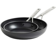 KitchenAid - Kaltinio grūdinto aliuminio keptuvių rinkinys, 2 vnt. - juodos - 20 cm + 28 cm