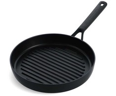 KitchenAid - Klasikinė kaltinė apvali keptuvė - juoda - 28 cm