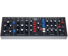 Behringer Model D analoginis sintezatorius