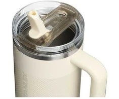 Stanley Termospuodelis su šiaudeliu „The Quencher ProTour Flip Straw Tumbler“ 1,18 l kreminės spalvos