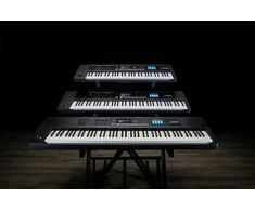 Roland Juno-D6 -syntetisaattori, musta