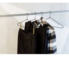 Set of 20 clothing hangers with non-slip coating SASCHA, 20 x 40.5 cm, WENKO