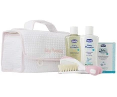 Chicco Baby Moments Rožinė komlektas prausiamasis skystis 200ml + kūno balzamas 200ml + parfuminis vanduo 100ml + šepetėlis ir šukos + kosmetinė