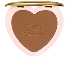 Revlon „Too Faced Born This Way“ švelni fiksuojanti pudra „Fluor“ 4,8 g
