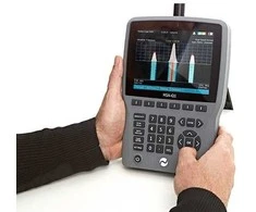 Rankinis spektro analizatorius mobiliųjų telefonų, pasiklausymo įrangos ir vaizdo kamerų aptikimui