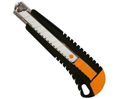 FISKARS PEILIS SU IŠSTUMIAMU AŠMENIU 18 MM