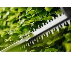 Gardena EasyCut 55/18V 14735-20 – komplekte yra: akumuliatorius ir kroviklis