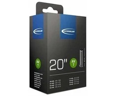 SCHWALBE AV7A (28-37x438-451) Schrader 40 mm. Pagaminta iš 20 % perdirbtų senų vamzdžių. Automatinis ventilis su pilnu sriegiu.