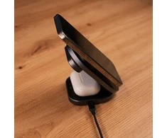 „Swissten MagBase 3-in-1“ sulankstomas belaidis Qi2 įkroviklis, juodas (suderinamas su „MagSafe“)