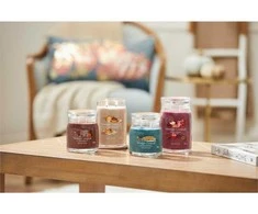 Yankee Candle Aromatinė žvakė Signature glass medium Autumn Daydream 368 g