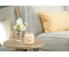 Yankee Candle Aromatinė žvakė Signature glass medium Vanilla Cupcake 368 g
