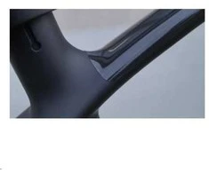 ZÉFAL atsarginė dalis „Skin Armor - M“. Didelio atsparumo rėmo apsauga nuo smūgių ir įbrėžimų, lengvai montuojama, atspari plyšimui, UV spinduliams ir kt.
