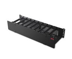 „APC Kabelmanagement“ / „NetShelter“ / „2U Horizontal Cable Manager“ / „6 colių pirštai“ viršuje, apačioje surišti
