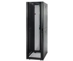 APC NETSHELTER SX 45U 600MM WIDE X 1070MM DEEP ENCLOSURE WITH SIDES Juodas