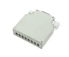 Oem Optinis skirstytuvas ant DIN bėgio 8x SC simplex (8x LC duplex) su šukomis 16 suvirinimo siūlių, balta