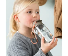 Done by Deer gertuvė su šiaudeliu Tiny Trails Sand, 350 ml