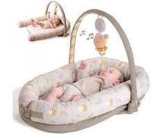 Taf Toys 2in1 kūdikio lavinamasis kilimėlis - lizdelis su žaidimų lanku Little Explorer, rusvai gelsvas