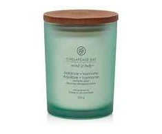 Chesapeake Bay Candle vidutinė žvakė – Balance &amp; Harmony (Waterlily Pear)