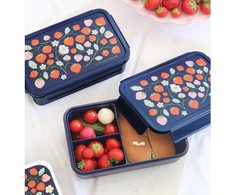 A Little Lovely Bento vaikiška priešpiečių dėžutė ‘Braškės’