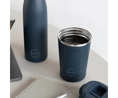 AYA&amp;IDA Nerūdijančio plieno kelioninis puodelis 'Navy Mėlyna' - 380 ml