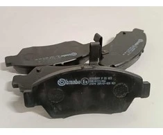 Ecost prekė po grąžinimo Brembo P28023 Front Disc Brake Pad - Set of 4 (Atnaujinta)