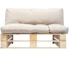 Sodo sofa iš palečių su smėlio pagalvėlėmis, pušies mediena