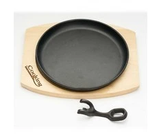 Apvali serviravimo lėkštė, 22 cm, gryno ketaus, su nuimama rankena ir mediniu pagrindu, „Cooking by Heinner“