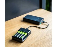 Rinkinys ³adowarka Žalias Cell GC VitalCharger i 4x Baterie Akumulatorki AA 2000mAh Ni-MH