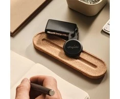 „Chipolo LOOP“ – įkraunamas „Bluetooth“ sekiklis su silikonine kilpa, skirtas „iOS“ ir „Android“, anglies spalvos