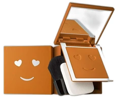 „Benefit Hello Happy Velvet“ matinį efektą suteikiantis kompaktiškas makiažo pagrindas „10 Dark“, 7 g