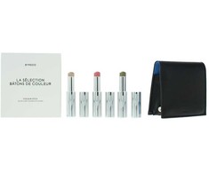 Mėlynas rinkinys Byredo: Colour Stick daugiafunkcis akių šešėlių pieštukas 509 Solar Flare 3,5 g + Colour Stick daugiafunkcis akių šešėlių pieštukas 509 Kumato Face 3,5 g + Colour Stick daugiafunkcis akių šešėlių pieštukas 509 Flower Play 3,5 g + Byredo GWP odinė kosmetinė