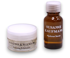„Radiance Collection“ rinkinys Susanne Kaufmann: veido kaukės ir šveitikliai, senėjimą stabdanti gelinė kaukė be sulfatų, 50 ml + veido kaukės ir šveitikliai, šveičiamasis fermentų valiklis, 15 ml + veido serumai ir aliejai, drėkinamasis hialurono rūgšties serumas veidui, 15 ml