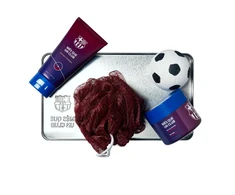 Set FC Barcelona: FC Barcelona Body Sponge + FC Barcelona Hair Styling Wax, 100 g + FC Barcelona Bath Bomb + FC Barcelona Dušo želė, 100 ml + FC Barcelona Metal Cup Holder