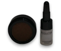 Rinkinys „Makeup Revolution“: „Flawless Foils“ veganiškų akių šešėlių pagrindas, 2 ml + „Flawless Foils“ veganiškų akių šešėlių paletė „Overcome“, 2 g