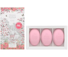 „Trio Woods Of Windsor True Rose drėkinantis masažinis muilas su palmių aliejumi, 3 vnt., 60 g“
