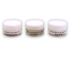 „Susanne's Home Spa Collection“ rinkinys Susanne Kaufmann: veido valikliai, valomasis veido gelis be parabenų, 30 ml + kūno losjonai ir kremai, valomasis kūno sviestas be sulfatų, dieninis, 15 ml + veido kaukės ir šveitikliai, šveičiamasis valiklis su fermentais, 15 ml +