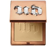 „Urban Decay Stay Naked“ kompaktiškas makiažo pagrindas, 30 kartų šiltas, geltona spalva, 6 g.