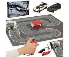 Automobilių lenktynių trasa su automobiliais