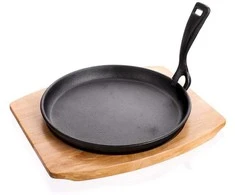 Banquet Keptuvė Ketaus 22cm su medin. padėklu