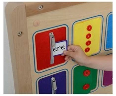 „Wallboard“ atidarymo ir uždarymo spynų slankikliai mygtukai MasterKidz Montessori