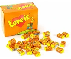 Apelsinų - ananasų skonio kramtoma guma "LOVE IS..." (100vnt.)
